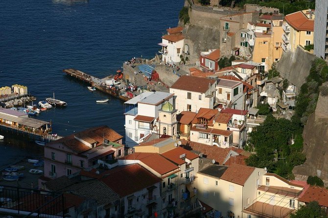 Discover Sorrento with food tasting and walking Tour - Starting in Tasso Square with Sorrento in view