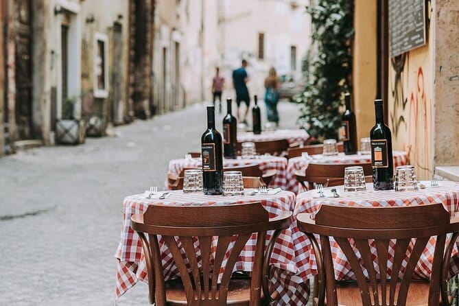 Exclusive Emilia-Romagna,Parmigiano, Prosciutto, Balsamic, Wine - Castelvetro di Modena: Lambrusco with a sense of place