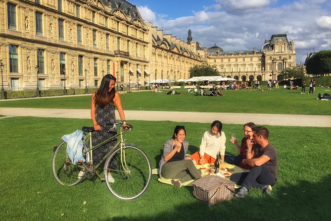 First Day Bike Tour, Top Sights, hidden gems, Wine&Cheese picnic - The long finish at Place des Vosges