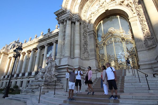First Day Bike Tour, Top Sights, hidden gems, Wine&Cheese picnic - Grand Palais, Pont Alexandre III, and Place de la Concorde