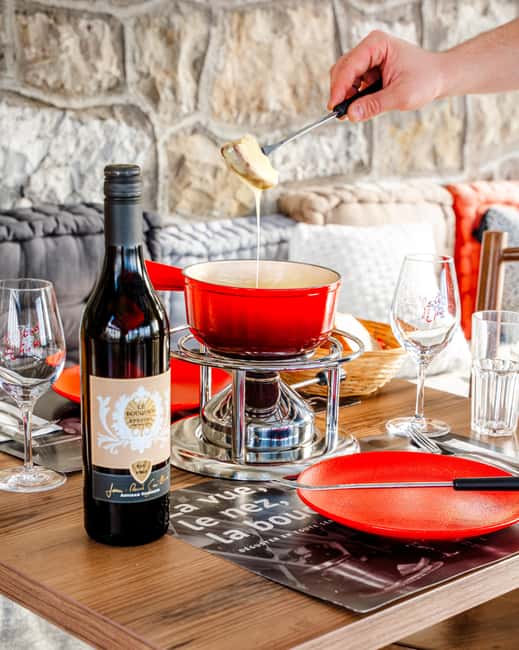Fondue in the heart of the Lavaux vineyard - What the two-hour meal includes