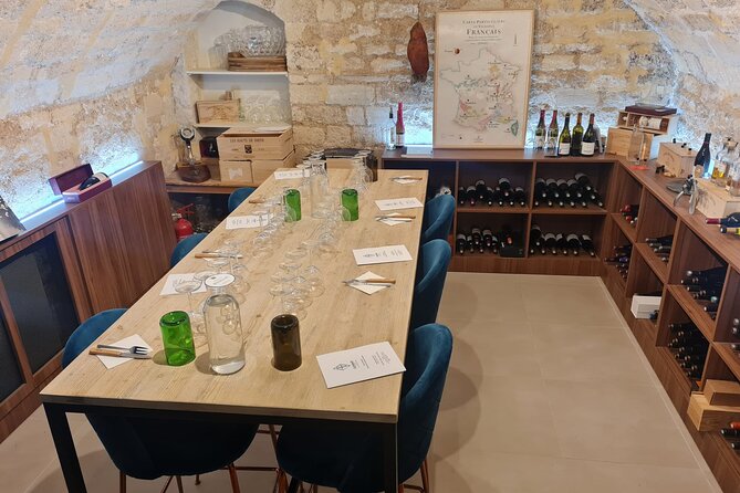 French Wine and Cheese Master Class Near the Eiffel Tower - Why the six-person format changes the class