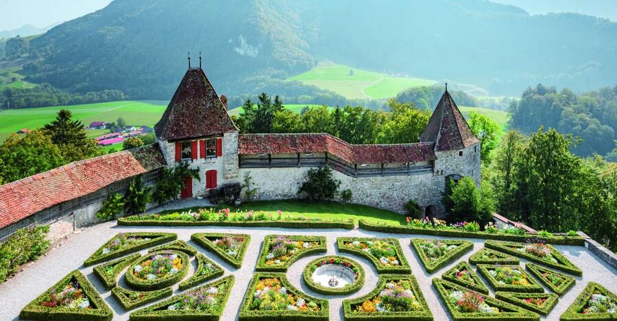 From Montreux: Gruyères City Cheese and Chocolate Day Tour - Gruyères Medieval Village and the hilltop castle