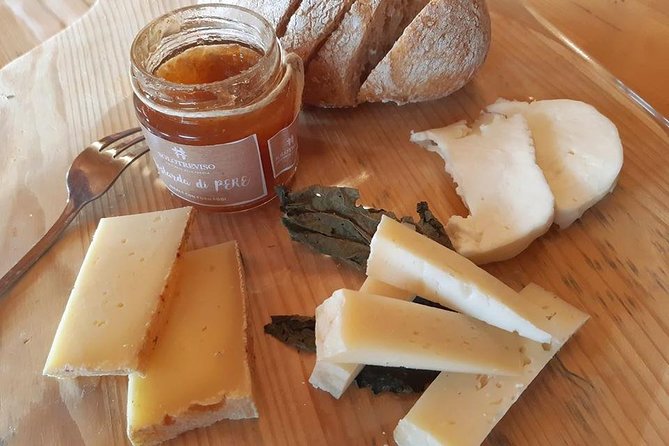 Full Day Prosecco and Cheese Tasting from Venice - A family cheese stop before the wine