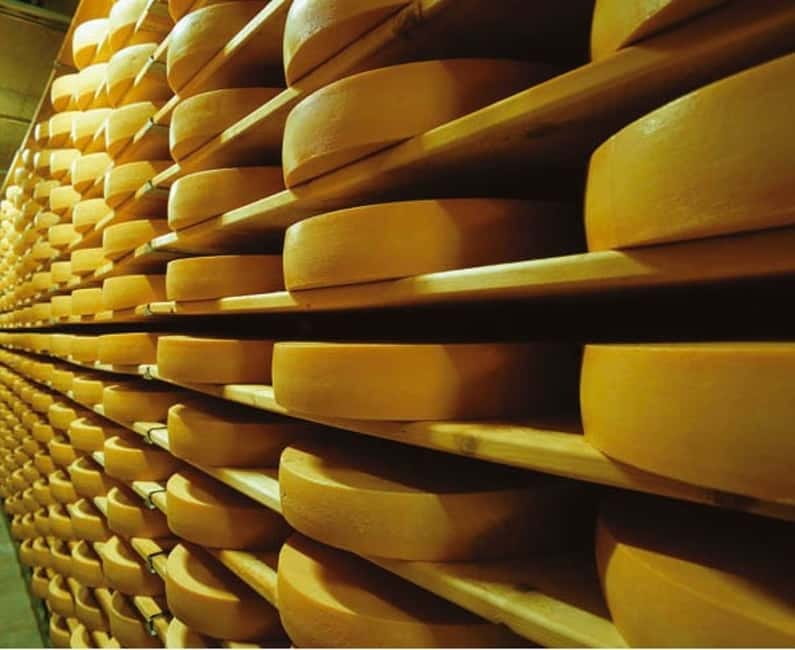 Geneva: Gruyères Tour with Chocolate, Cheese & Golden Train - Maison Cailler: a sweet first stop