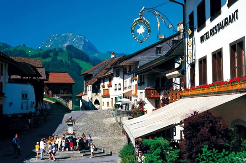 Geneva: Gruyères Tour with Chocolate, Cheese & Golden Train - Fondue at the Maison du Gruyère restaurant