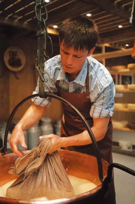Geneva: Gruyères Tour with Chocolate, Cheese & Golden Train - Starting in Geneva at Place Dorcière
