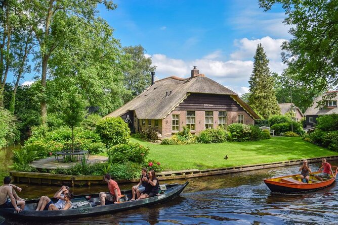 Giethoorn Day Trip from Amsterdam With Cruise and Cheeseplatter - The Henri Willig stop and cheese tasting