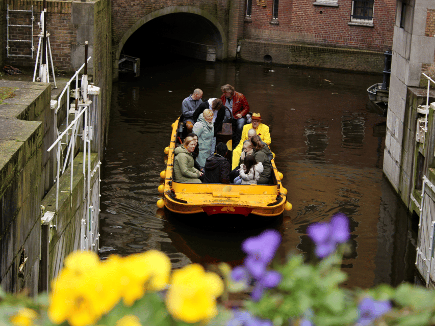 Gouda: Open Boat City Canal Cruise - The skipper can make or break the hour
