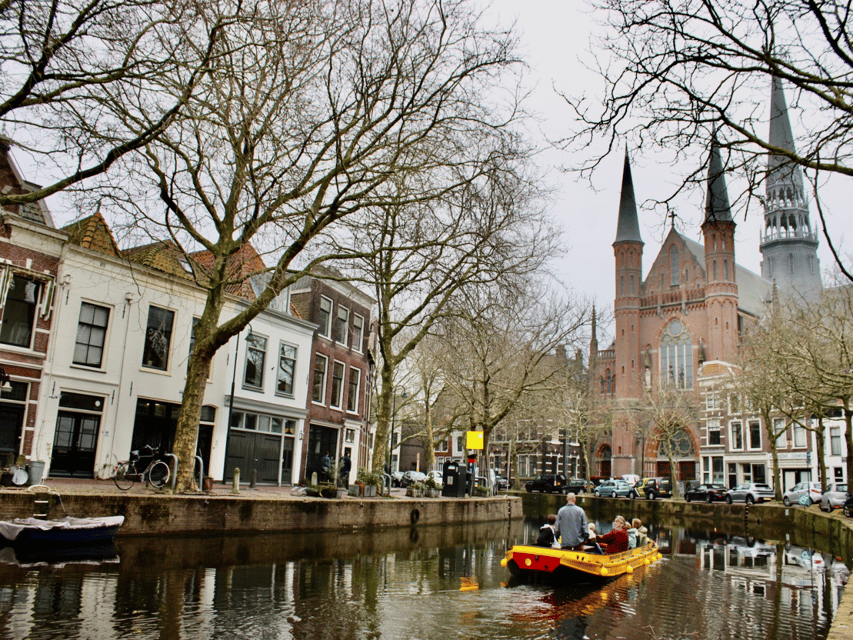 Gouda: Open Boat City Canal Cruise - What the traditional boat adds