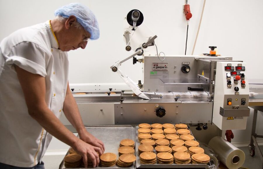 Gouda: Syrup Waffle Factory Ticket with a Waffle - Who will enjoy this most?