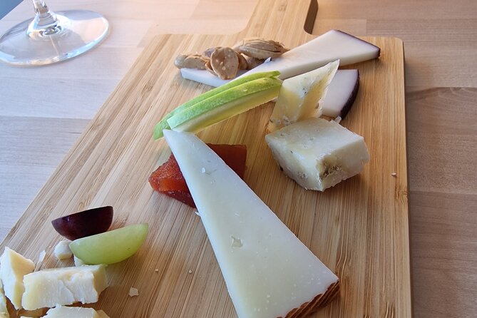 Gourmet Experience: Tasting of Spanish Cheese and Exclusive Wines - Key points at a glance