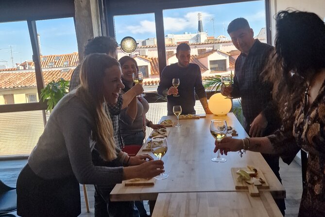 Gourmet Experience: Tasting of Spanish Cheese and Exclusive Wines - Wine pairing that teaches you what to notice