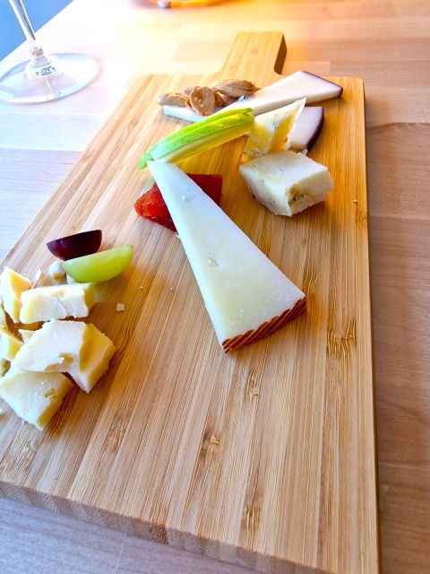 Gourmet Experience: Tasting of Spanish Cheeses and Wines - Why the location near Plaza Mayor helps