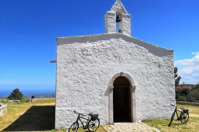 GPS self guide Alberobello and Masseria + Mozzarella and Focaccia tastings by E-bike - Riding through Alberobello’s trulli