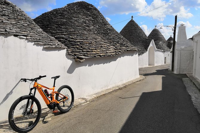 GPS self guide Alberobello and Masseria + Mozzarella and Focaccia tastings by E-bike - The Canale di Pirro and Puglian farm country