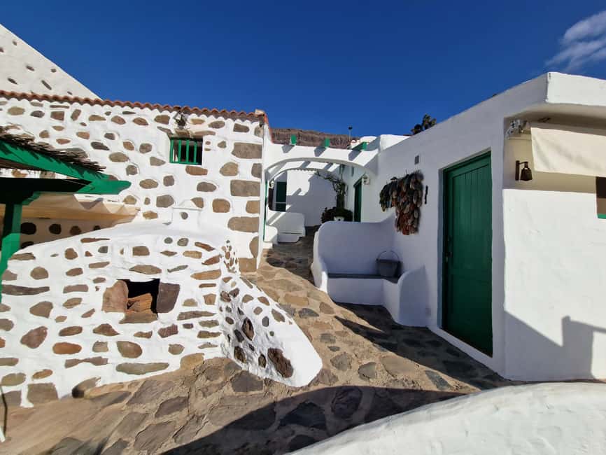 Gran Canaria: Tasting wine & local cheese in Mogan - Three wines in a 200-year-old cellar