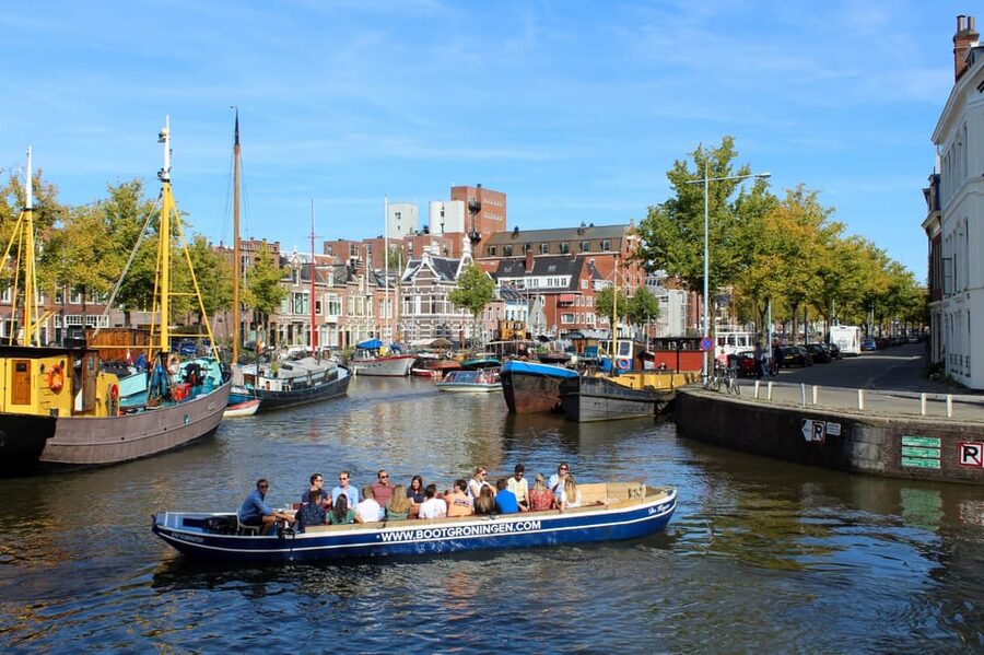 Groningen: Evening Cheese and Wine cruise - A small group makes a real difference