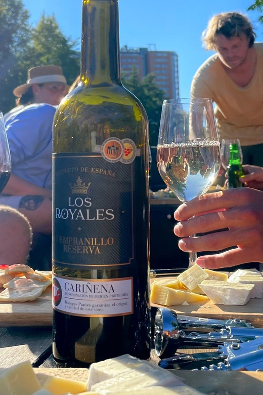 Groningen: Evening Cheese and Wine cruise - Who should book this Groningen evening cruise?