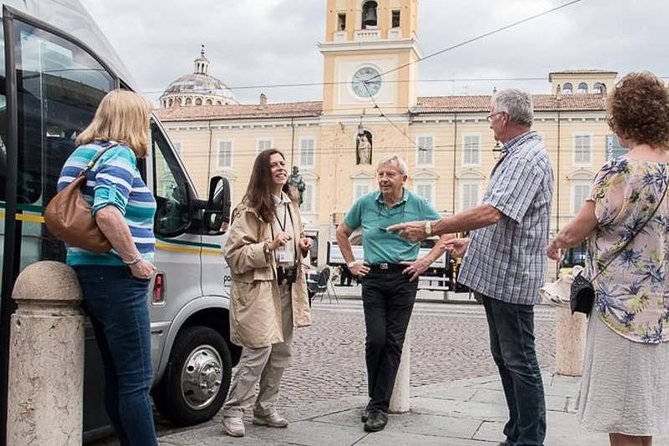 Guided group tour TastyBus: Parmesan Cheese and Parma Ham - Starting at Caffetteria Toschi at 9:15