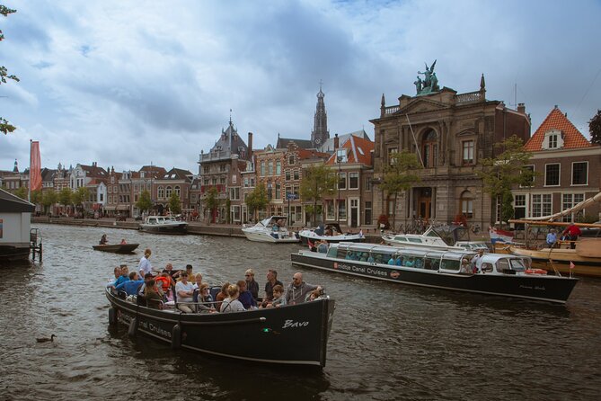 Haarlem Cheese and Wine Cruise - A quiet way to meet Haarlem at 6 p.m.