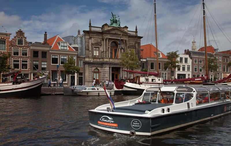 Haarlem: Local Cheese and Wine Cruise - Boarding at the heated canal-side location