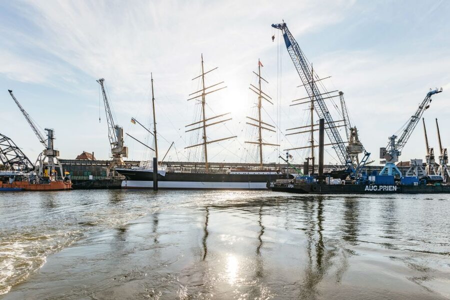 Hamburg: Harbor Cruise with Wine and Cheese - Speicherstadt and the tide question