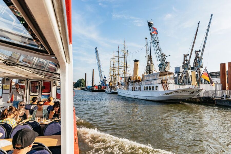 Hamburg: Harbor Cruise with Wine and Cheese - Summer open-air seating and winter warmth