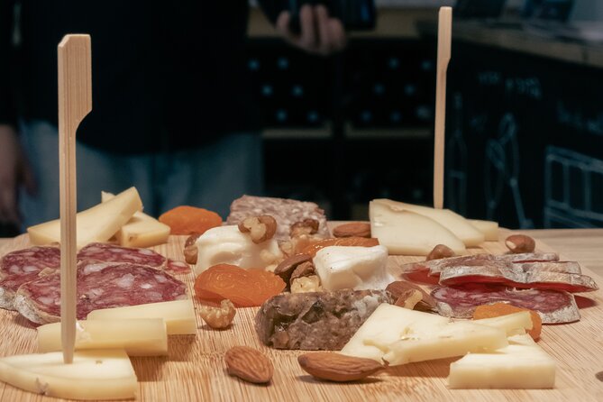 Introduction to Bordeaux wines paired with cheeses & charcuterie - Starting with the tasting method
