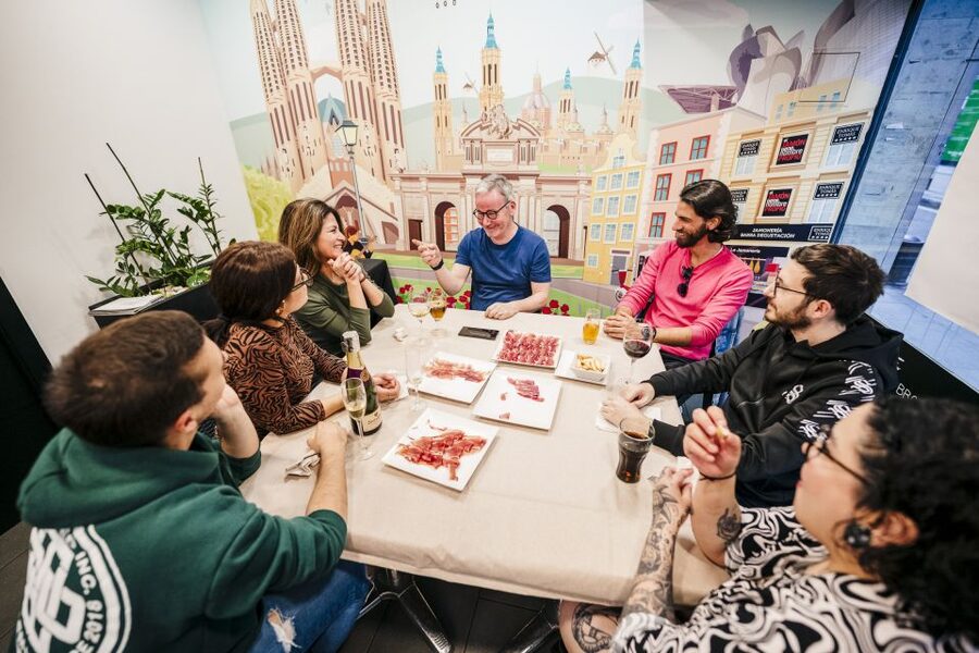 Jamón Experience Master Plus: Ham, Wine & Cheese Tasting - What happens inside Enrique Tomás Sagrada Familia