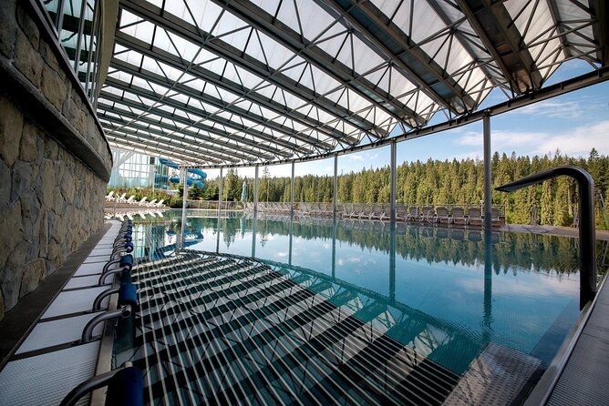 Krakow–Zakopane: Cable Car, Chocholow Baths, Cheese & Vodka - Chochołów: wooden houses and highlander traditions