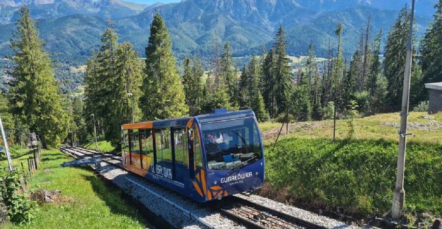 Krakow: Zakopane, Funicular, Cheese, and Highland Day Trip - The Krakow pickup and the road south