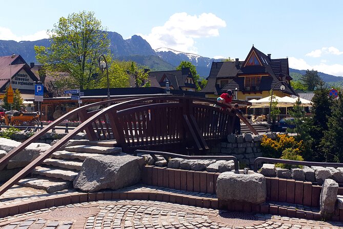 Krakow - Zakopane: Funicular, Cheese and Highland Highlights - Krupówki Street gives you room to choose