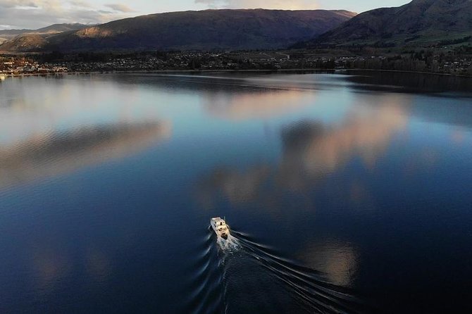 Lake Wanaka 1-Hour Cruise Including Wine and Cheese - Commentary: know what you are booking