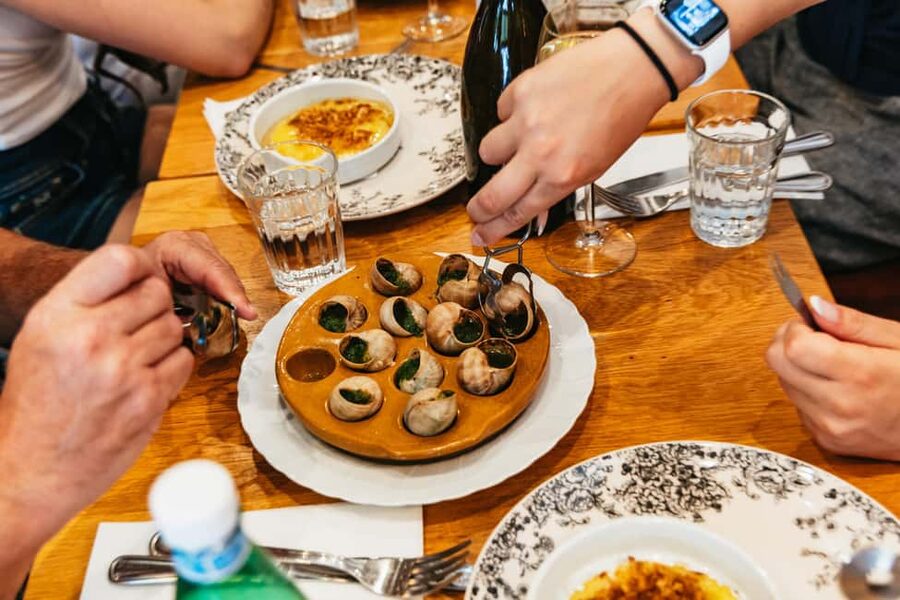 Le Marais Walking Food Tour with Cheese, Wine & Pastries - Guides who make the difference