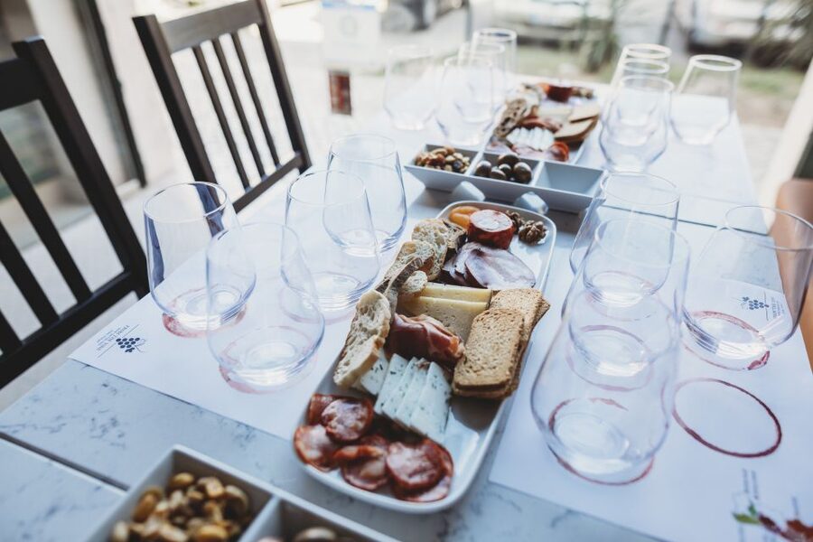 Lisbon: Portuguese Wine and Cheese Tasting with Lunch - Six Portuguese wines in two hours
