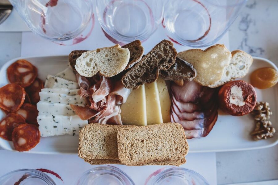 Lisbon: Portuguese Wine and Cheese Tasting with Lunch - What the two-hour schedule feels like