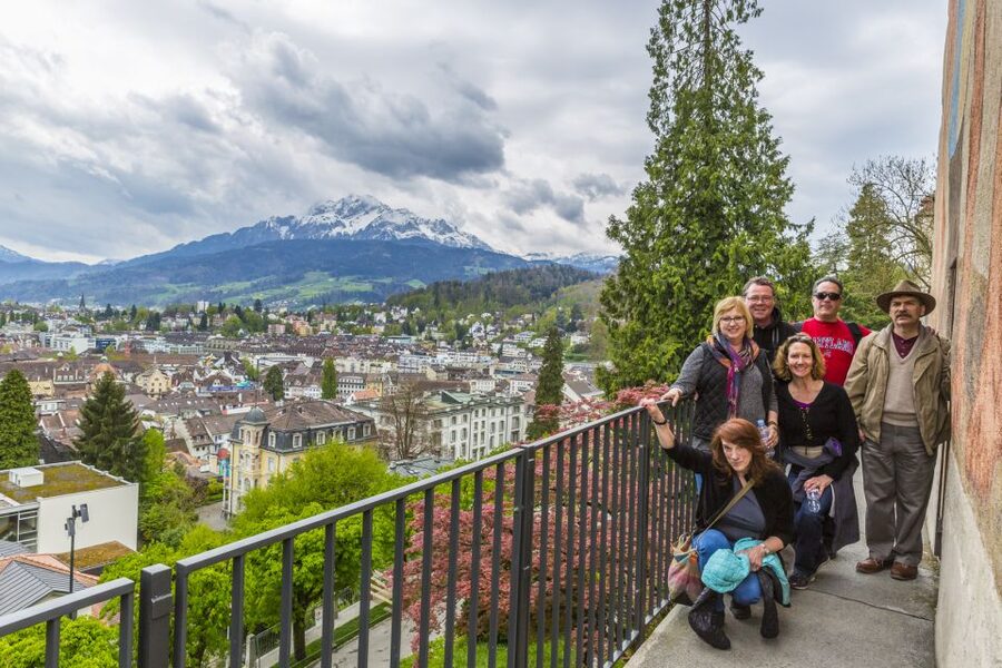 Lucerne: Walking and Boat Tour with Cheese & Wine Tasting - What the small group changes