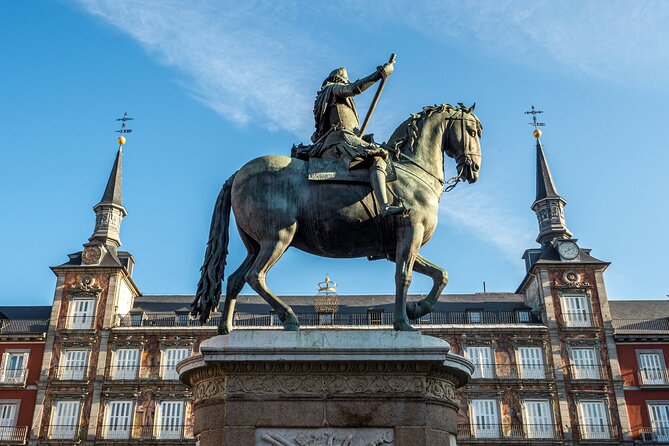 Madrid Bike Tour with Churros and Wine, Ham, and Cheese Upgrade - The Prado district, San Jerónimo, and Neptune