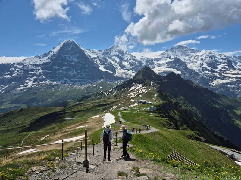Männlichen: Cheese and Chocolate Tasting on Mountain Summit - The easy walk to Männlichen’s summit