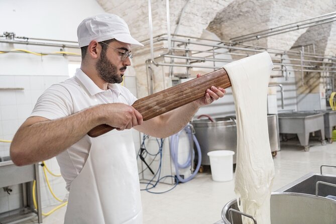 Masseria Seppunisi Tour - Mozzarella and Burrata experience - The farm table: cheeses, wine, and yoghurt