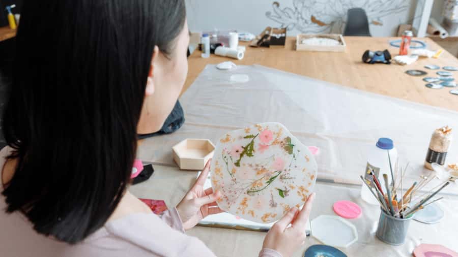 Melbourne: Resin Art Classes - Cheeseboard & Coasters - The first stage: learning the resin basics