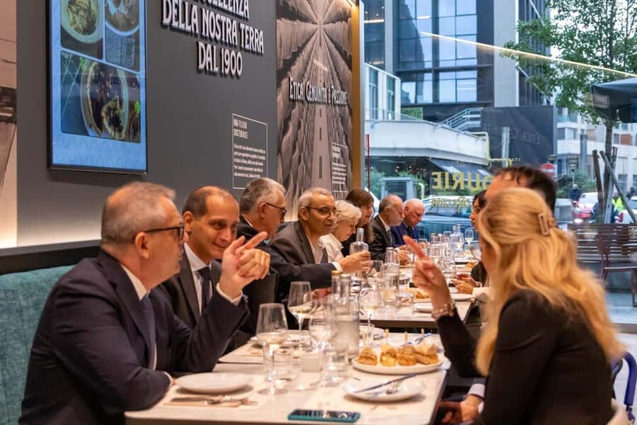 Milan: Cheese tasting experience at Gòodurie Soresina - A small group of no more than eight