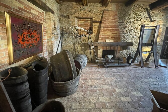 Monforte d'Alba: wine and cheese experience - Walking through the vineyards before tasting