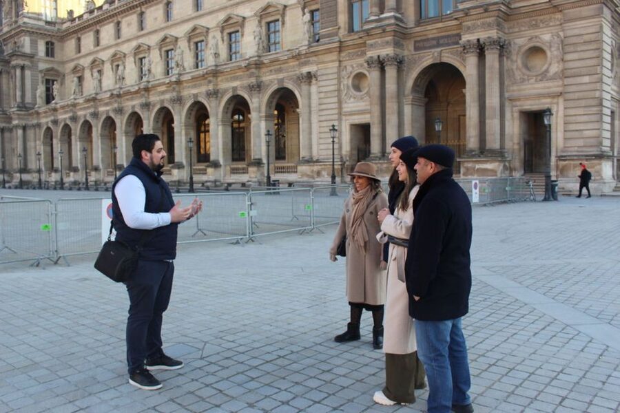 Montmartre Best Highlights & Wine and Cheese Tasting Tour - Starting at Van Gogh’s former apartment