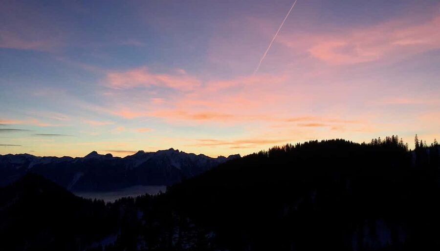 Montreux: Snowshoe Trek with Fondue and Wine - Starting at Montreux’s rack railway