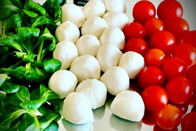 Mozzarella class & more in Sorrento - The Cheese Demonstration: From Caciottina to Treccia