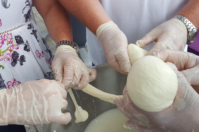 Mozzarella Class or Pizza Class - Leaving the Amalfi area at 9:00 a.m.