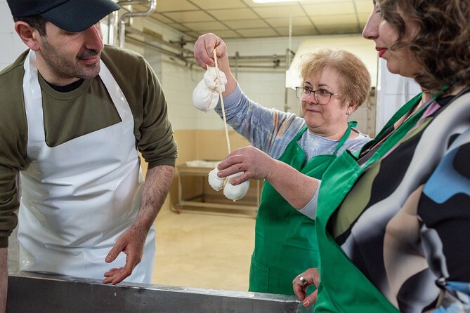 Mozzarella Experience and tasting in Naples - Who will enjoy this most?