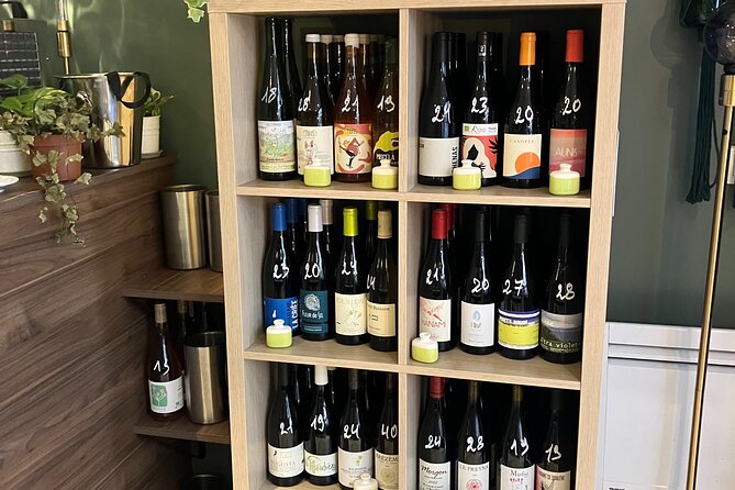 Natural Wine Tasting with Cheese Pairings in Paris - Why the small group improves the experience